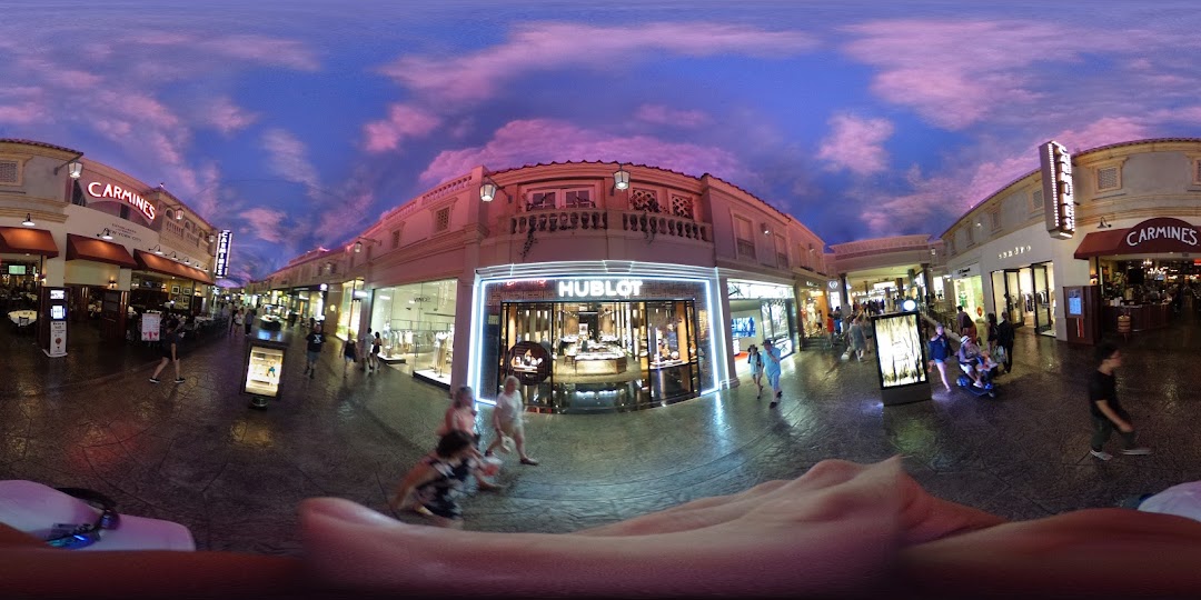 TUMI Store - Forum Shops