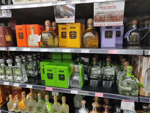 Liquor Store «Bayway World of Liquors», reviews and photos, 639 Bayway, Elizabeth, NJ 07202, USA