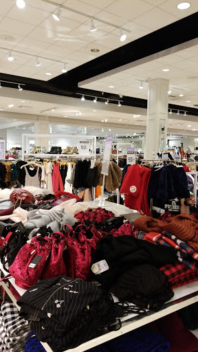 Clothing Store «Forever 21», reviews and photos, 651 Kapkowski Rd, Elizabeth, NJ 07201, USA