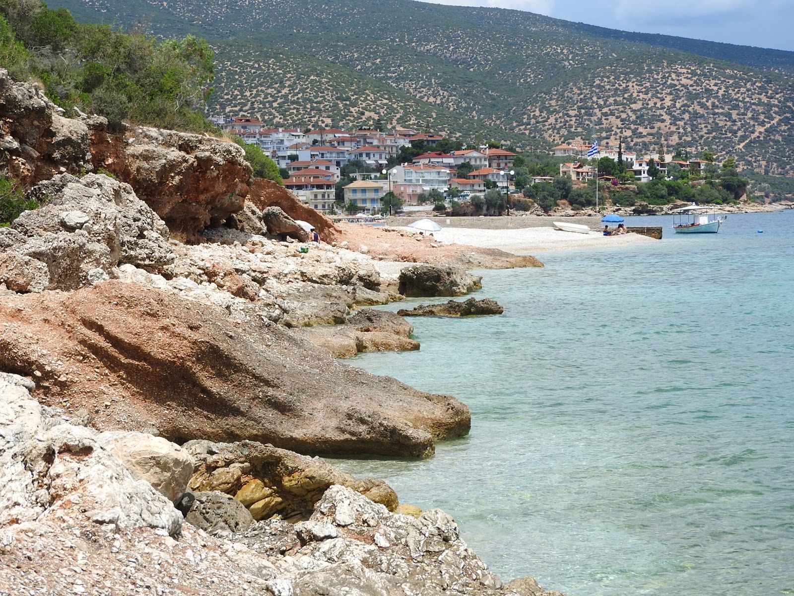 Valokuva Paralia Xiropigadou IIista. sisältäen suora ranta