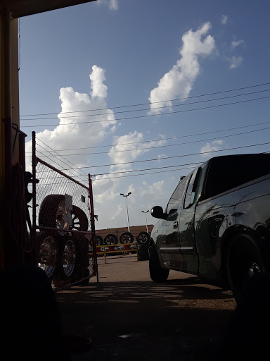 Used Car Dealer «Luna Car Center», reviews and photos, 4415 San Pedro Ave, San Antonio, TX 78212, USA