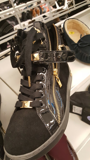 Clothing Store «Ross Dress for Less», reviews and photos, 1125 Woodruff Rd, Greenville, SC 29607, USA