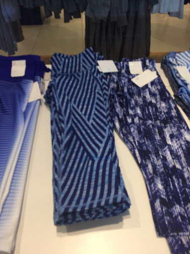 Clothing Store «Gap Factory Store», reviews and photos, 741 S Broadway, Los Angeles, CA 90014, USA