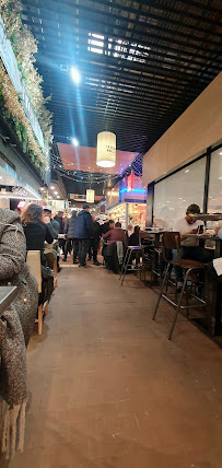 Atmosphère du Restaurant de fruits de mer CHEZ ANTONIN - Écailler aux Halles de Lyon Paul Bocuse - n°5