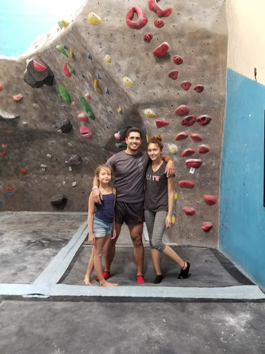 Rock Climbing Gym «Hangar 18 Indoor Climbing Gym - East Riverside», reviews and photos, 2111 Iowa Ave, Riverside, CA 92507, USA