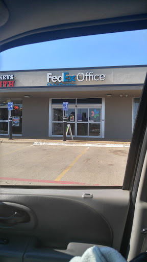 Shipping and Mailing Service «FedEx Office Ship Center», reviews and photos, 1625 W Mockingbird Ln #211, Dallas, TX 75235, USA