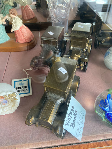 Thrift Store «Alpine Attic Thrift Shop», reviews and photos, 2115 Pacific Coast Hwy, Lomita, CA 90717, USA