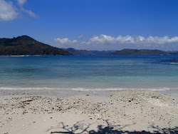 Panggang Beach'in fotoğrafı dağlarla çevrili