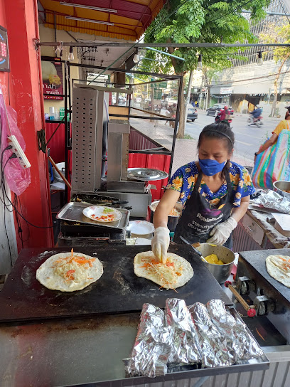 Sam shawarma with fresh bread and roti - 290 Maha Chai Rd, Samran Rat, Phra Nakhon, Bangkok 10200, Thailand