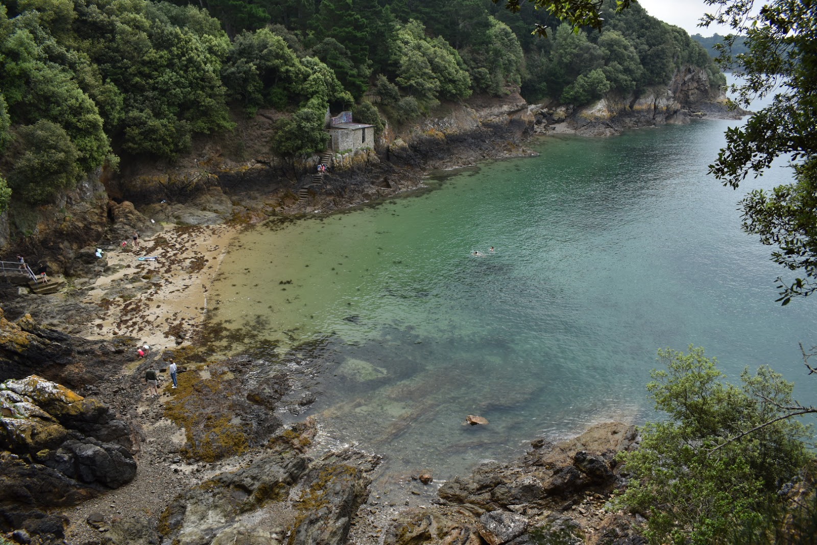 Foto von Plage des Corbieres mit beiger sand & steine Oberfläche