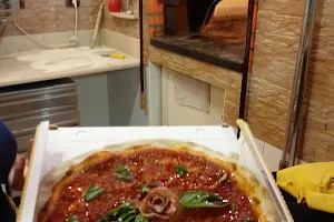Gnam Gnam Pizzeria D'Asporto Con Servizio A Domicilio image