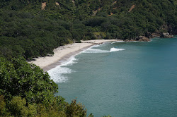 Orokawa Beach'in fotoğrafı uçurumlarla desteklenmiş