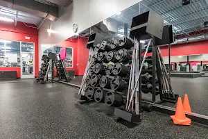 Gold's Gym image