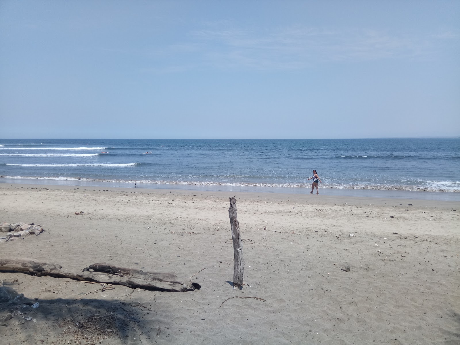 Foto av Playa La Saladita med turkos rent vatten yta