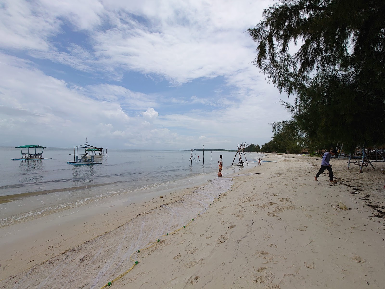 Foto von Sea Beach mit beiger sand Oberfläche