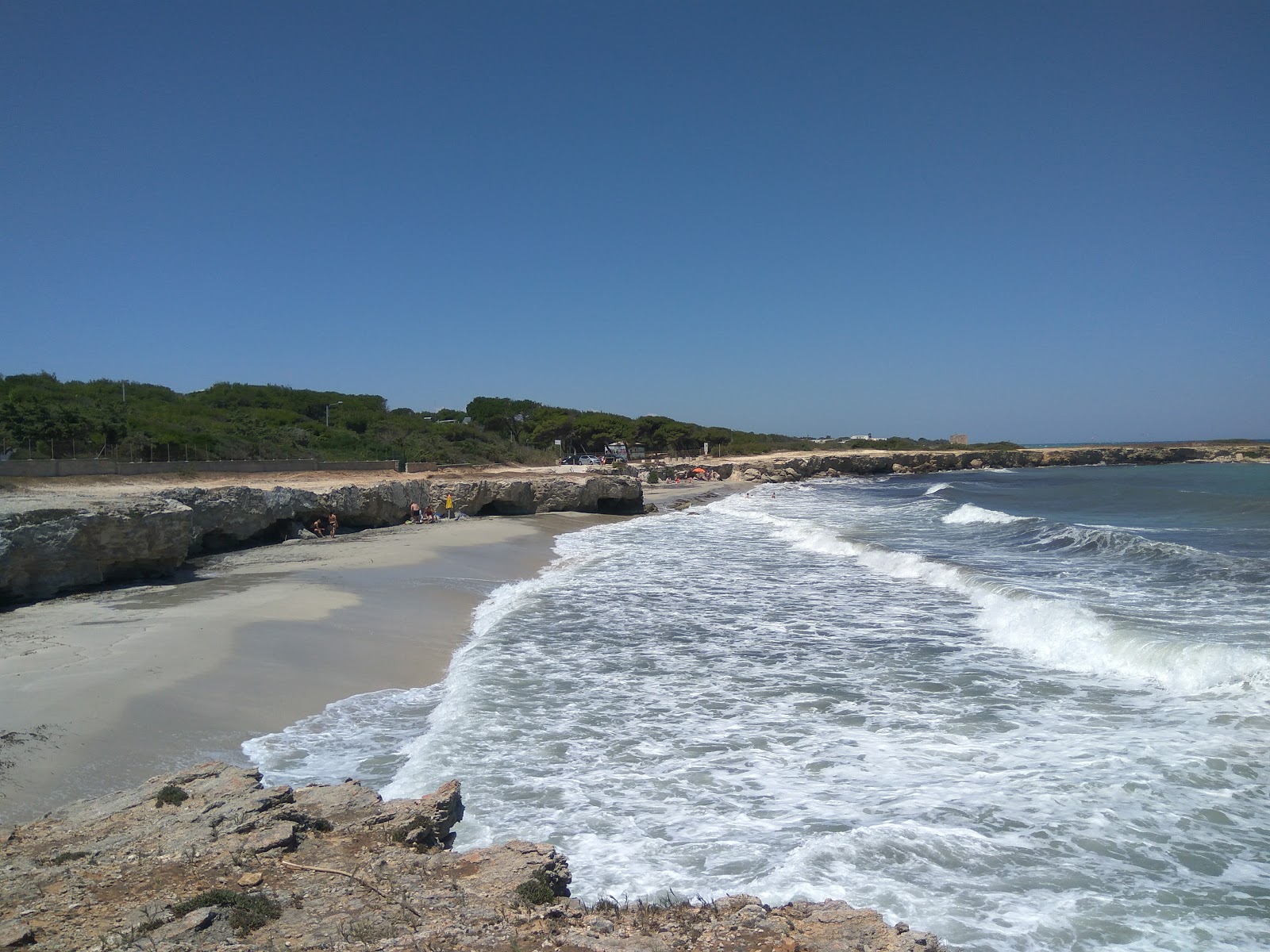 Foto av Plutone beach med låg nivå av renlighet