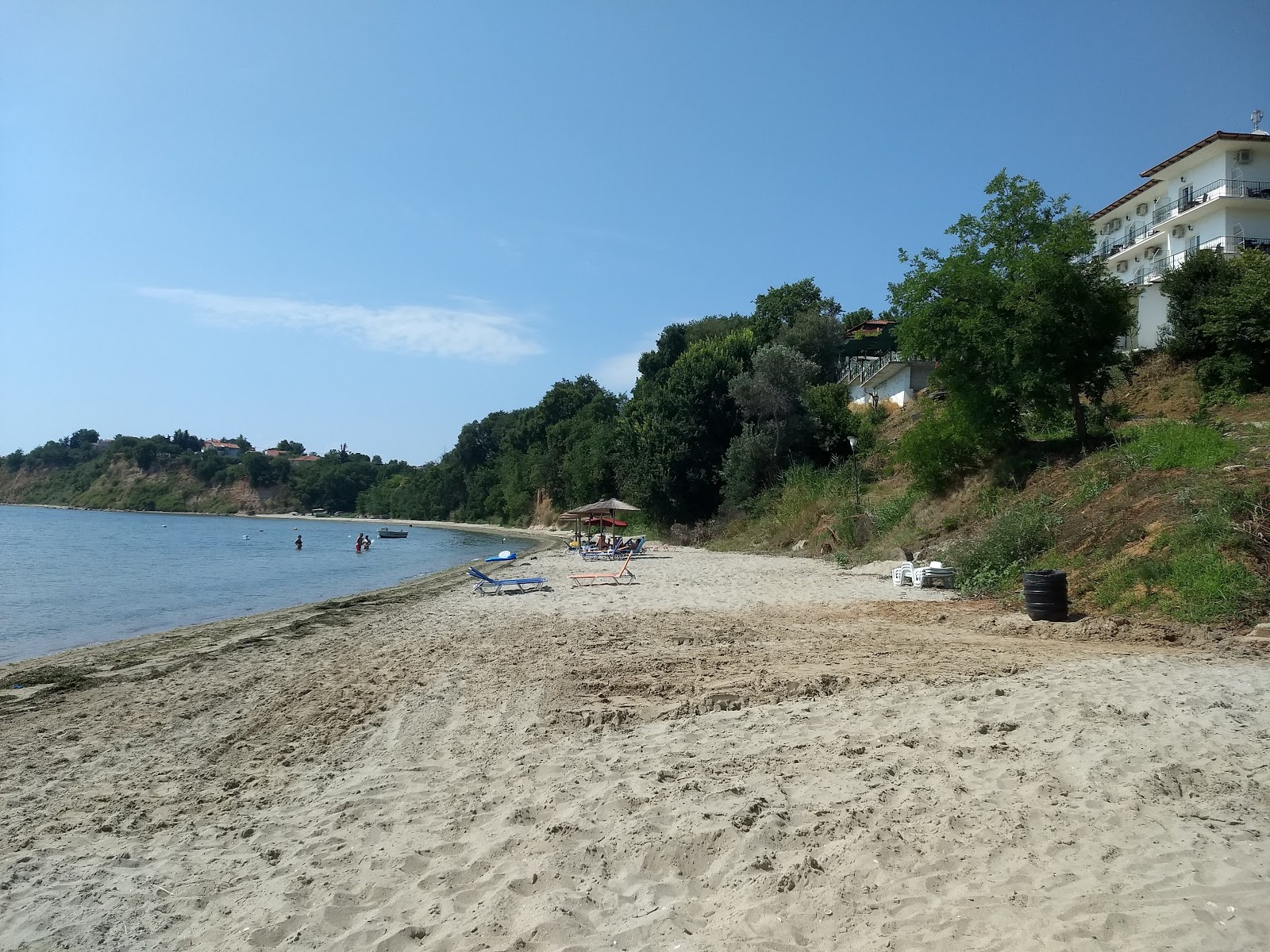 Fotografie cu Agiannis beach cu o suprafață de apa pură turcoaz