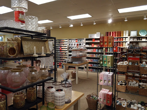 Shopping Mall «Grove City Premium Outlets», reviews and photos, 1911 Leesburg Grove City Rd, Grove City, PA 16127, USA