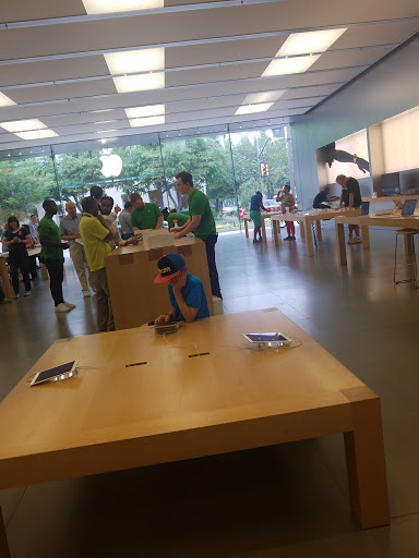 Computer Store «Apple Knox Street», reviews and photos, 3101 Knox St, Dallas, TX 75205, USA