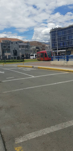 Chola Cuencana: Tranvia - Servicio de transporte