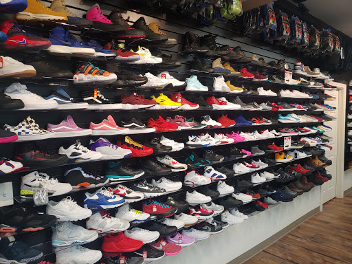 Fashion Accessories Store «Rock Star Fashion», reviews and photos, 1881 Lockbourne Rd, Columbus, OH 43207, USA