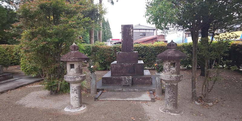 小村寿太郎侯の墓