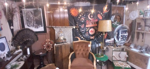 Antique Store «Candle Shed Effect & The Wild Thing», reviews and photos, 124 W 2nd St, Muscatine, IA 52761, USA