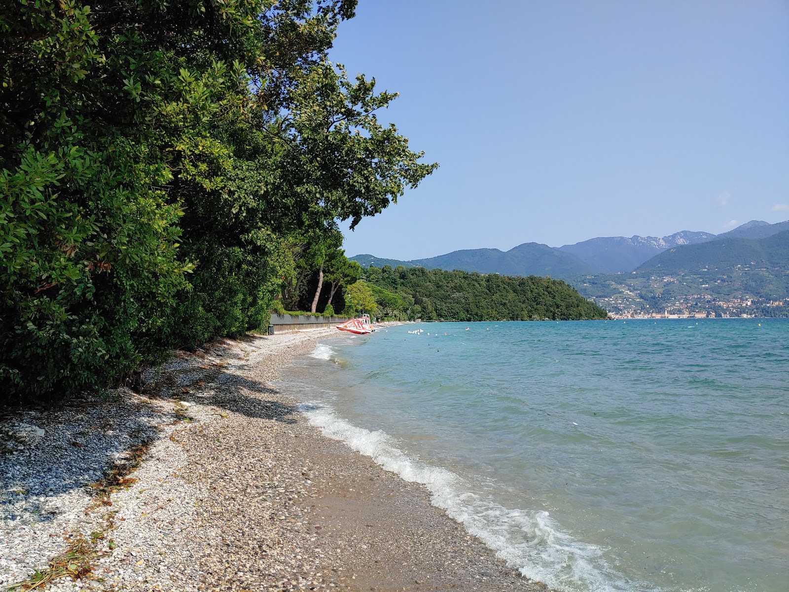 Photo de Baia del Vento Beach partiellement zone de villégiature