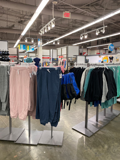 Clothing Store «Old Navy», reviews and photos, 634 Spectrum Center Dr, Irvine, CA 92618, USA
