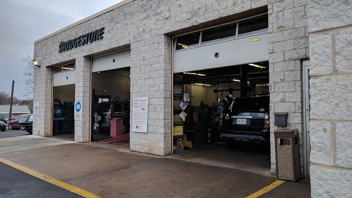 Tire Shop «Firestone Complete Auto Care», reviews and photos, 1431 Chain Bridge Rd, McLean, VA 22101, USA