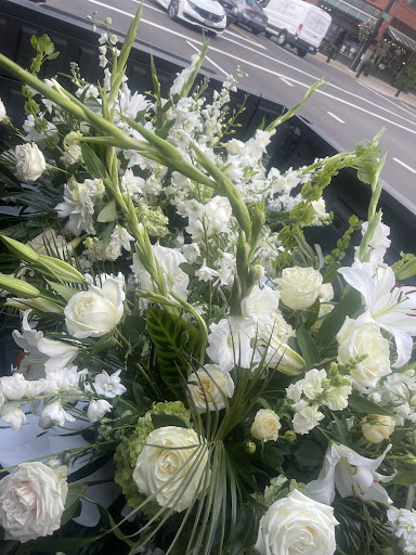 Florist «Lake O. Floral», reviews and photos, 397 N State St, Lake Oswego, OR 97034, USA