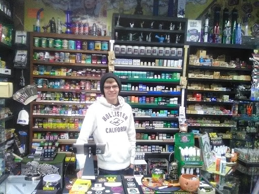 Vaporizer Store «Main Smoke Shop KC | Vape Shop», reviews and photos, 3429 Main St, Kansas City, MO 64111, USA
