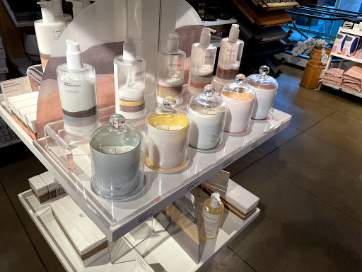 Furniture Store «Crate and Barrel», reviews and photos, 2680 NE 49th St, Seattle, WA 98105, USA