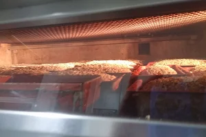 מאפיית "ברדלי" לחם שאור בכפר ופיצה איטלקית image