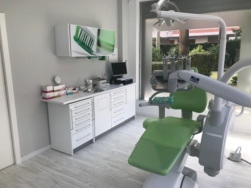 CLíNICA DENTAL INFINITY SMILE CENTER