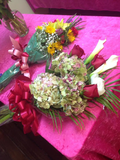 Florist «Elite Floral & Gift Shoppe», reviews and photos, 504 N Alafaya Trail #109, Orlando, FL 32828, USA