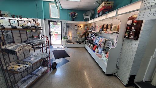 Gift Shop «Hurst Discount Drug And Soda Fountain», reviews and photos, 102 N 3rd St, Bardstown, KY 40004, USA