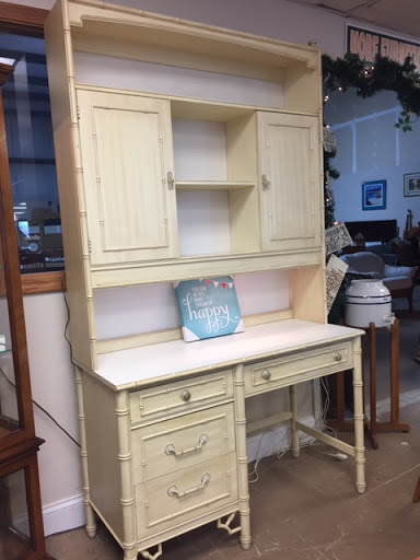 Consignment Shop «New Leaf Home Furnishings», reviews and photos, 2449 Pierce Dr #3, Spring Grove, IL 60081, USA