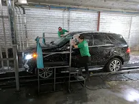 Sherman Oaks Car Wash photo