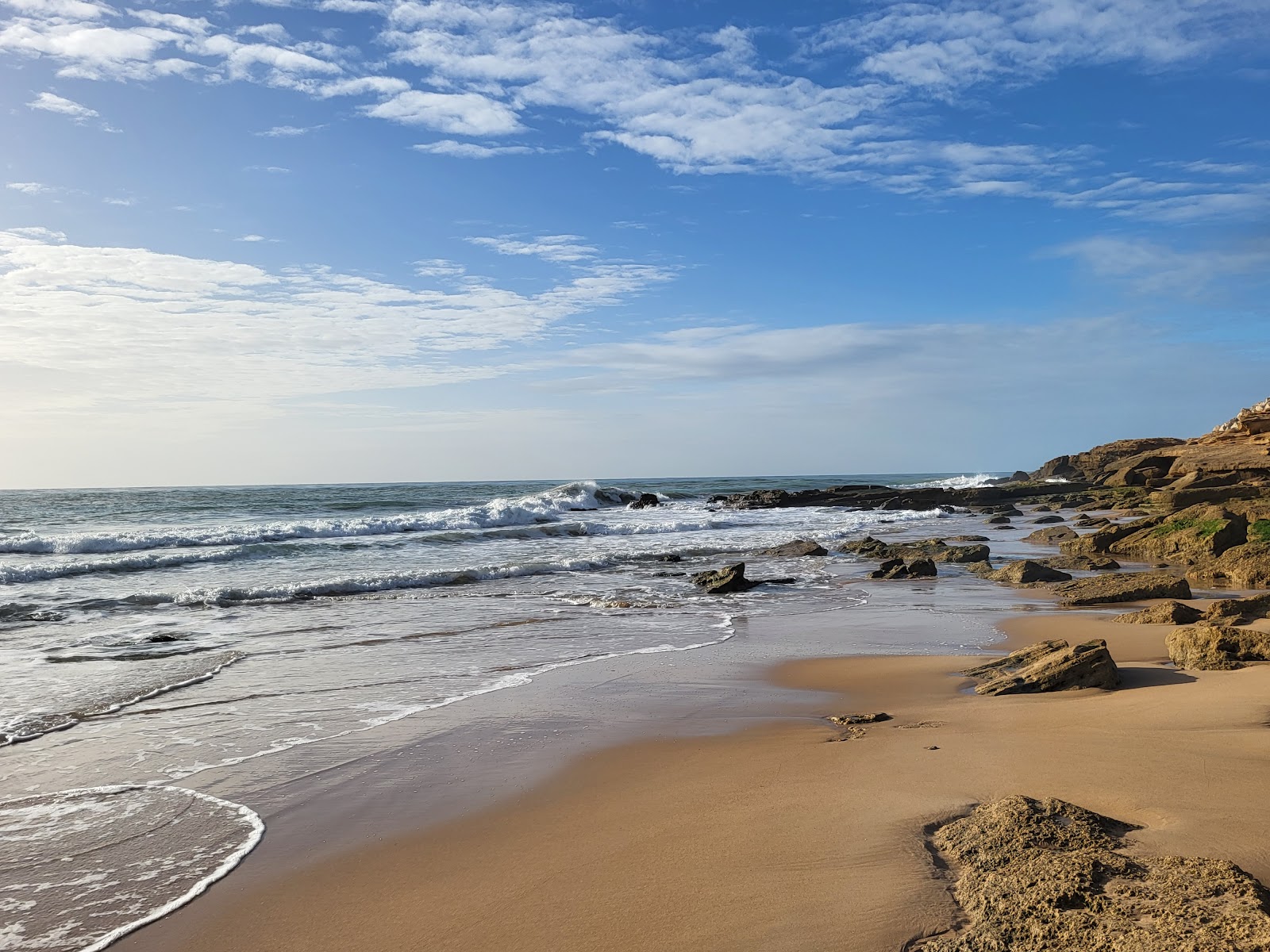 Photo de Playa del Faro entouré de montagnes