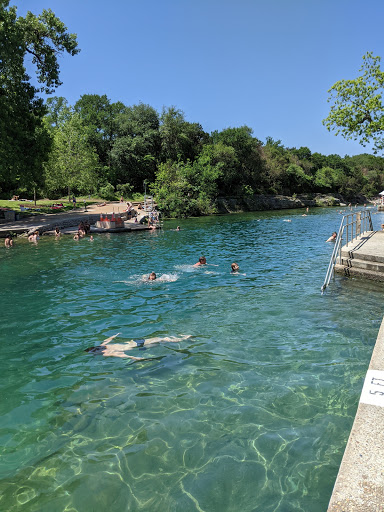 Restaurants with swimming pool in Austin