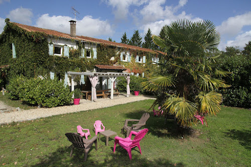 Lodge Le Domaine du Couhourg: Location gîte de groupes grande capacité avec piscine Gironde Médoc Avensan