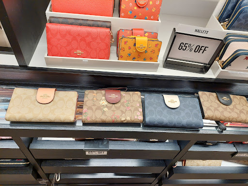 Shopping Mall «Queenstown Premium Outlets», reviews and photos, 441 Outlet Center Dr, Queenstown, MD 21658, USA