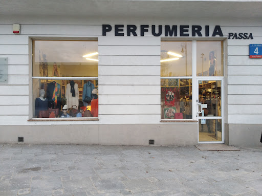 Passa. Perfumeria. Autoryzowany punkt sprzedaży kosmetyków firm Lancôme, Dior, Chanel