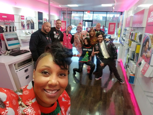 Cell Phone Store «T-Mobile», reviews and photos, 213 Summit Park Dr, Pittsburgh, PA 15275, USA