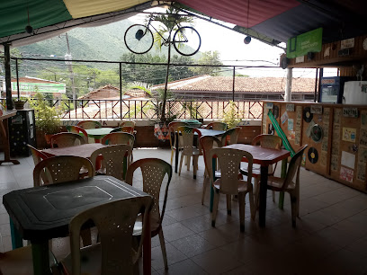 Britto,s Pizza , Pasta Y Parrilla Bar - a 7-116,, Cra. 4 #72, Vijes, Valle del Cauca, Colombia