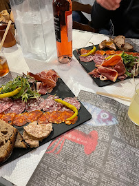 Charcuterie du Restaurant espagnol Chez Theo à Saint-Jean-de-Luz - n°2