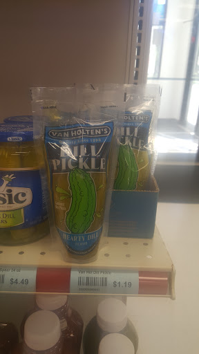 Liquor Store «OMG Liquor & Wine», reviews and photos, 302 N Bridge St, Yorkville, IL 60560, USA