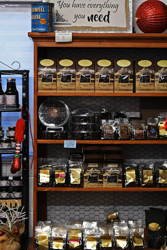 Farm «Pacific Hazelnut Farms & Candy Factory», reviews and photos, 14673 Ottaway Rd NE, Aurora, OR 97002, USA