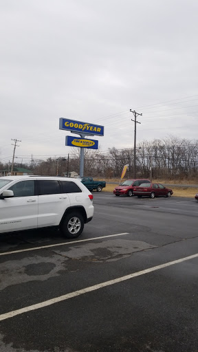Tire Shop «COUNTRY ROADS TIRE & AUTO», reviews and photos, 629 Williamsport Pike, Martinsburg, WV 25404, USA